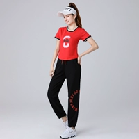 Красные черные штаны, короткий рукав