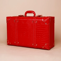 Новый большой красный крокодил