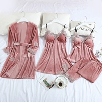 Четырех -купая золотая бархатная вода -сосуществуем