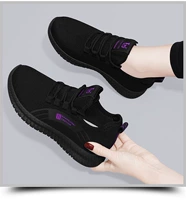 Черно -пурпурные одиночные туфли