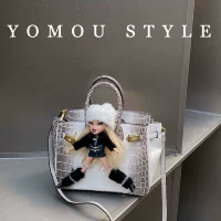 Желтый черный свитер, крокодиловый принт