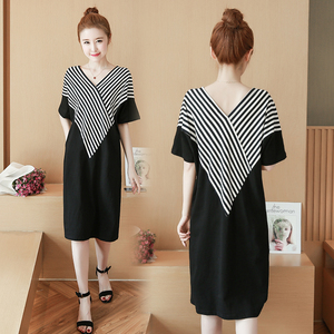 Mùa hè chất béo mm lớn kích thước của phụ nữ ngắn tay v- cổ t- shirt bao gồm áo sơ mi bụng trong phần dài phiên bản lớn của sọc đầm 200 kg