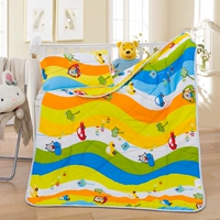 Желтый разноцветный гоночный автомобиль