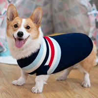 Синий трикотажный свитер