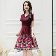 Cool jia new V-cổ ngắn tay dài Phần mỏng màu rắn móc hoa đầm khí chất hoang dã 8010