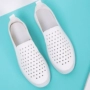 Mùa hè mới của phụ nữ giày rỗng thoáng khí da nhỏ màu trắng giày giày thường thấp để giúp bàn đạp phẳng một đôi giày lười giày lười nữ