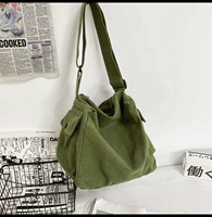 Карман на зеленой пуговице