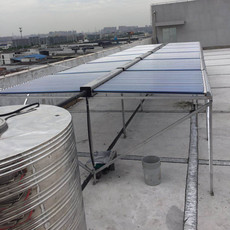 Водонагреватель на солнечных батареях 客栈工厂宿舍部队医院热水工程太阳能加空气能组合系统热水器卓奥