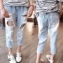 Cô gái jeans mùa xuân và mùa hè trẻ em giản dị của giản dị ridding lỗ jeans quần mùa xuân quần trẻ em Hàn Quốc phiên bản của thủy triều quần áo trẻ sơ sinh