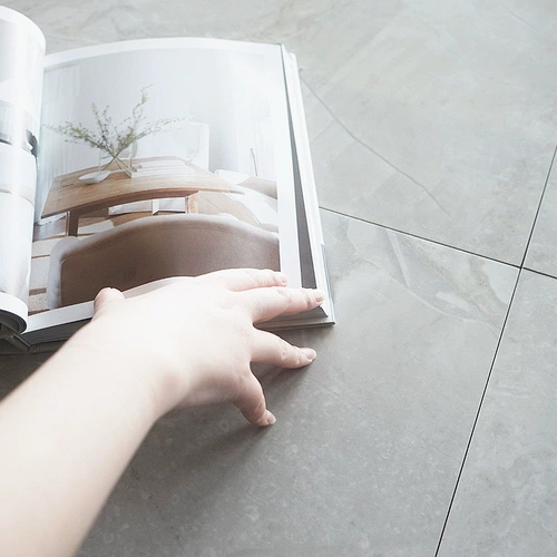 Маленькая матч плитка простая натуральная ветра полная глазурь на стенах.