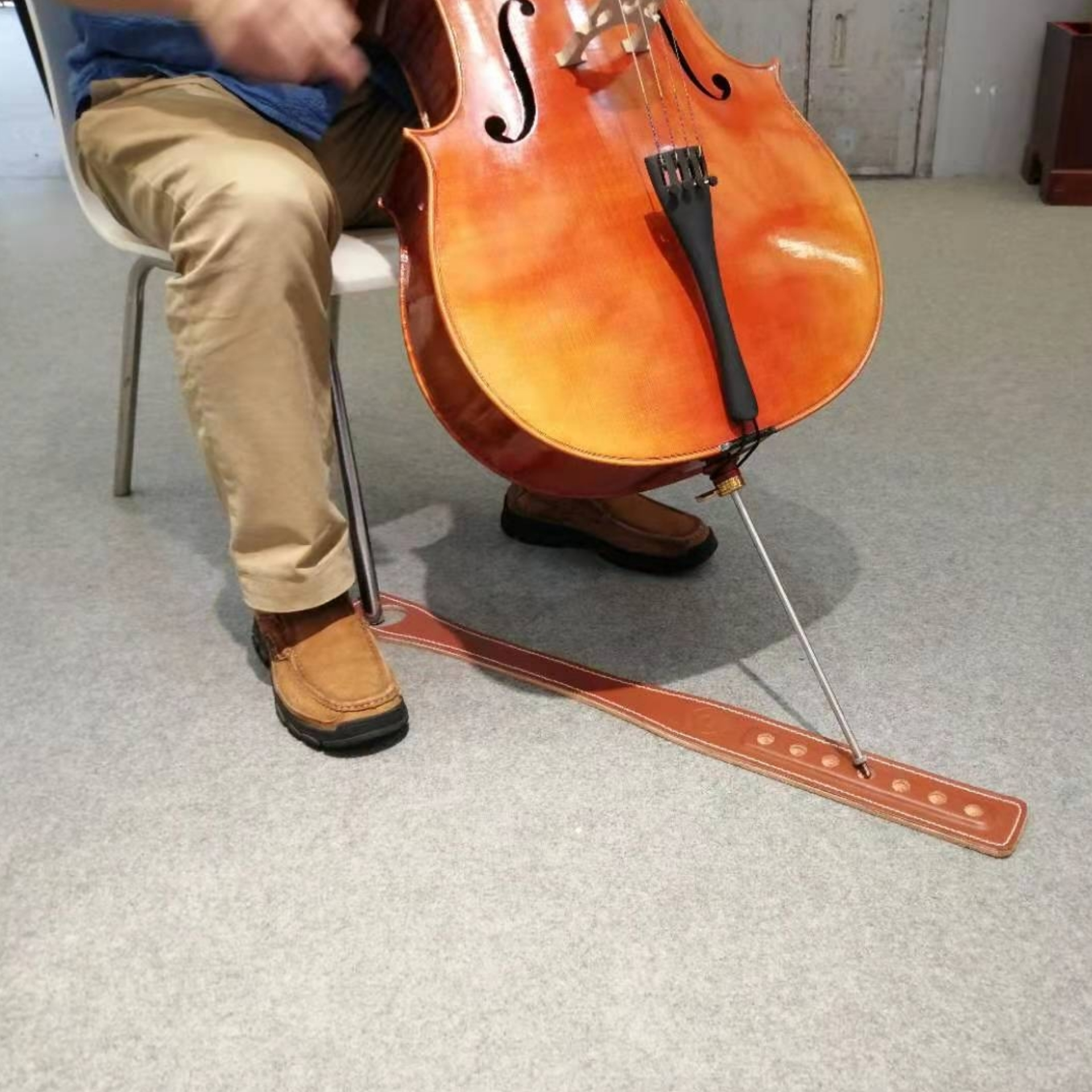 Огромная скрипка