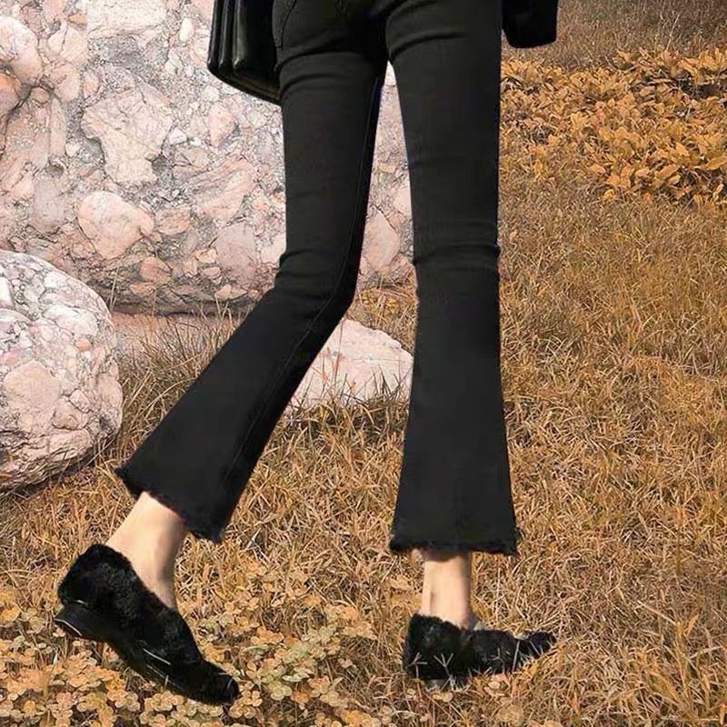 Black slightly flared jeans for women's summer 2022, a new and thin bestseller for slimming women's summer flared pants