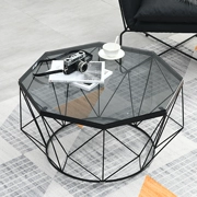 Nordic Sắt hình học phòng khách kính bàn cà phê bàn ​​cà phê nhỏ ý tưởng nội thất căn hộ nhỏ tối giản hiện đại - Bàn trà