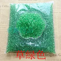 Фунт зеленого травы около 2300