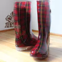 Мадам мадам в красной пустой