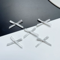 Светло -серый (цена 10 штук) около 2,3*3 см.