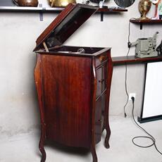 Виниловый проигрыватель 西洋古董小狗牌victor胜利柜式落地式手摇留声机78转唱机音质良