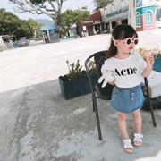 Xiaochao cô gái quần áo trẻ em bé trắng thư in bông T-Shirt 2018 mùa hè mới cô gái ngắn tay áo sơ mi