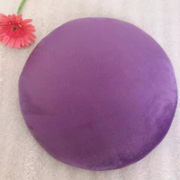 Загущенная бархатная фиолетовая поверхность табурета