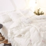 Tấm lưới màu đỏ tinh khiết bên cotton bốn mảnh công chúa trắng kiểu Hàn Quốc chăn bông 1,5 m Bộ đồ giường 1,8m - Bộ đồ giường bốn mảnh bộ ga nệm