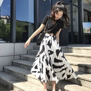 Hàn quốc phiên bản của chic kink V-Cổ ngắn T-shirt + xếp li mực cao eo váy hai mảnh phù hợp với thời trang phù hợp với