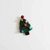 Цветная мяча-зеленая рождественская елка