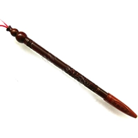 Шляпы серебряной ленты из розовой древесины полны цветов и богатых сувениров для волос плода.