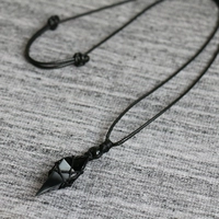 60 см до груди (вариант с восковой веревкой), длину можно уменьшить