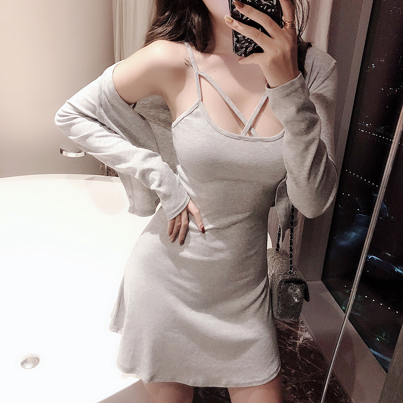 Hồng Kông hương vị retro chic sexy slim chữ thập strap dress + màu rắn kem chống nắng hoang dã cardigan phù hợp với nữ thủy triều
