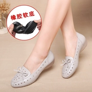 Giày sandal da mùa hè cho phụ nữ trung niên giày đế mềm không trơn trượt với giày đế bằng lỗ rỗng cỡ lớn