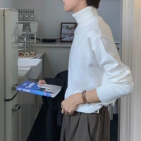 Молочно-белый