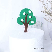 Яблочная дерева с белым мячом