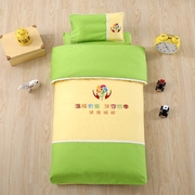 Bông mẫu giáo quilt ba mảnh thiết lập với lõi rắn màu thêu logo trẻ em nap bìa là cotton bé giường mùa đông