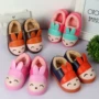 Giày dép trẻ em cotton mùa đông với bé trai và bé gái mềm mại giày crocs nữ