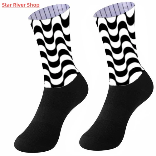 Новые велосипедные велосипедные носки езды на верховой езде.