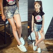 Mùa xuân và hè 2019 cô gái mới quần short denim Trẻ em Hàn Quốc hoang dã được cọ xát thô quần nóng - Quần