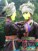 Dai Liang Cloth Clothing Guizhou Меньшинство мужчины и женщины исполняли одежду Yao Miao Daily Life Clothing