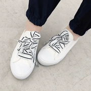 西西 小可 2018 夏 新款 mới phù hợp với màu sắc Harajuku chic hoang dã thấp-top giày giày nhỏ màu trắng để gửi ren phụ nữ