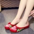 2018 mới mùa hè Bắc Kinh cũ giày vải thêu Baotou nhà một nửa dép nữ quốc gia mang dép thời trang và dép dép hermes nữ Dép