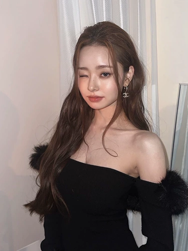 Лебедь, топ без лямок, платье, цветная сексуальная юбка, открытые плечи, в обтяжку, с акцентом на бедрах