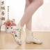 Old Bắc Kinh giày vải gió quốc gia thêu ren giày đơn tăng giày của phụ nữ thời trang mùa xuân thường giúp cao khởi động