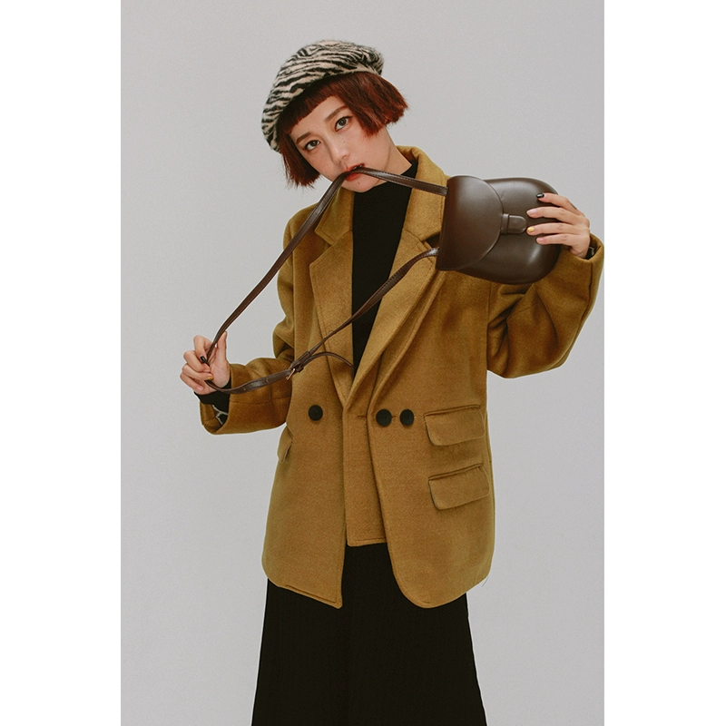 Yang Erda mơ ước tự làm 2019 thu đông mới retro đơn giản đôi cổ áo ngắn phù hợp với áo khoác len nữ - Áo khoác ngắn