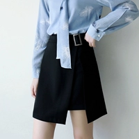 Весенняя юбка, черная мини-юбка, в корейском стиле, А-силуэт, высокая талия, по фигуре, с акцентом на бедрах