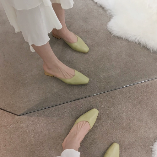 Корейская красивая обувь ~ 2024 Летние новые ленивые толстые каблуки, полуполонные тапочки, носят сказочные сандалии с нежными высокими высокими