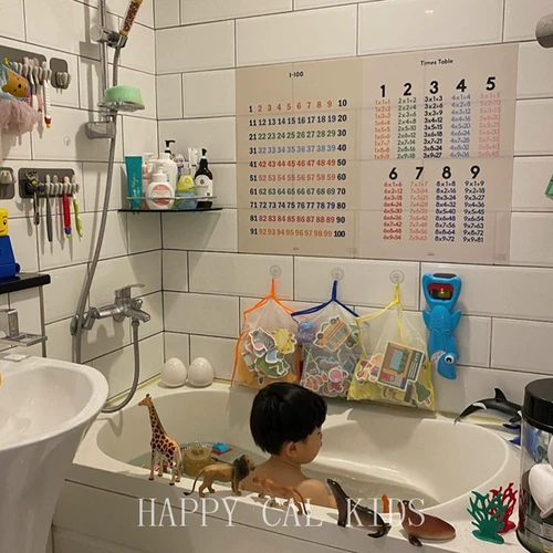 Детская комната игрушки висящих график в одном и том же месте в Корее