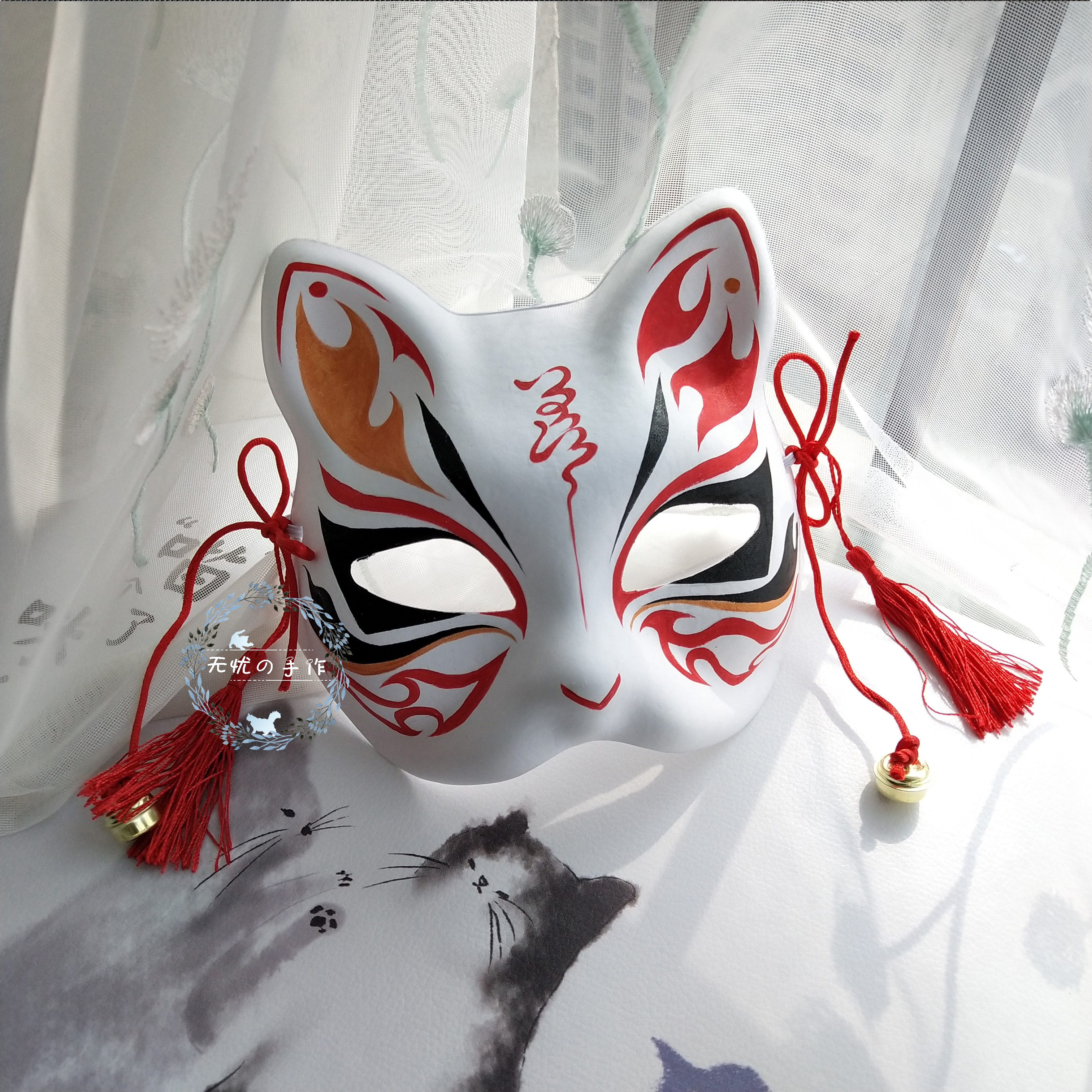Японская маска кошки. Маска Кицунэ Япония. Маски Кабуки Кицунэ. Японская маска лисы Кицунэ. Японская лиса Кицунэ маска.