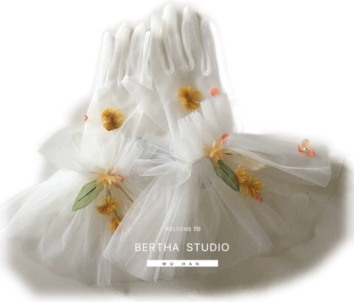 Bertha Оригинальные перчатки ручной работы, аксессуар подходит для фотосессий, расшито цветами