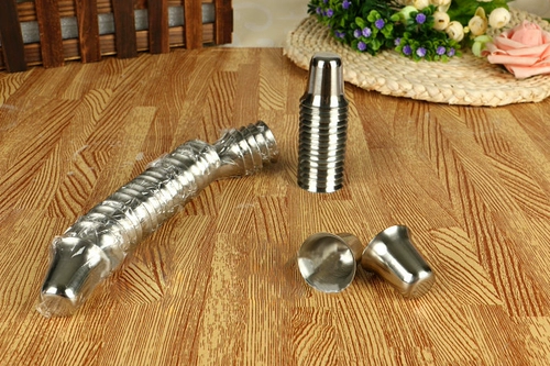 Святая пища поставляется в стальной стакане священной стали (отдельная стальная чашка)