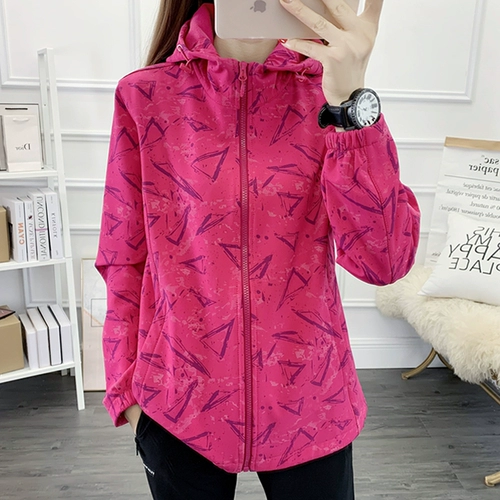 Демисезонный удерживающий тепло плащ