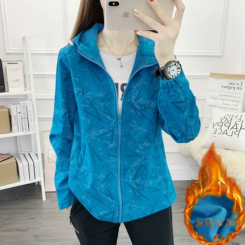 Демисезонный удерживающий тепло плащ